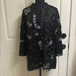 Investments II Black/ White Soutache Floral Knit Tunic Top Blouse, Size 1X, EUC